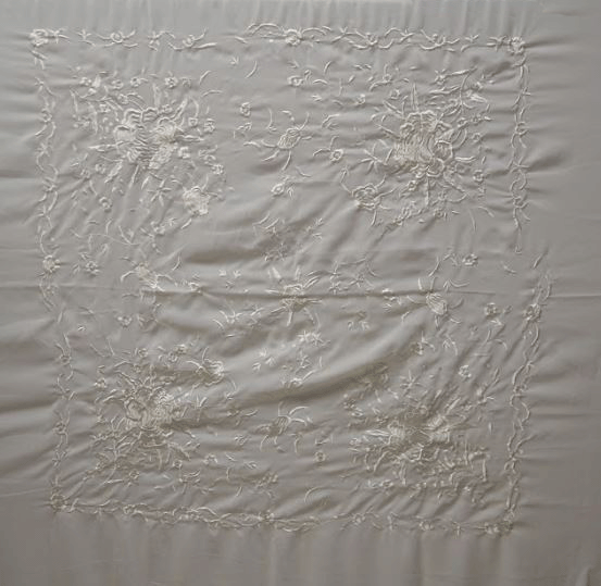 Manton de Manila para Ensayo. Beig bordado en Beig. 135cm X 135cm